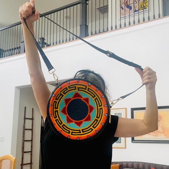 Round messenger, Wayuu Crossbody/ shoulder bag, Adjustable strap. - Picture 11 of 14